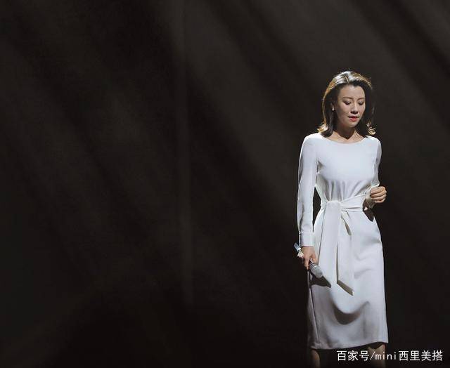 色调|“大娘子”刘琳厉害了，穿乳白长裙登台表演，气质开挂美到不敢认