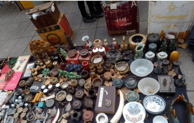 原创男子古玩市场上捡漏1万买了本宋朝新华字典转手卖2600万