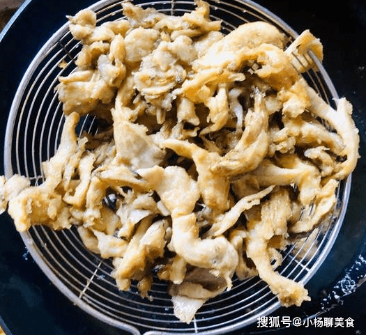 蘑菇怎么做好吃给孩子 8426f0cc84f64e70b5365e45924eae3e.png