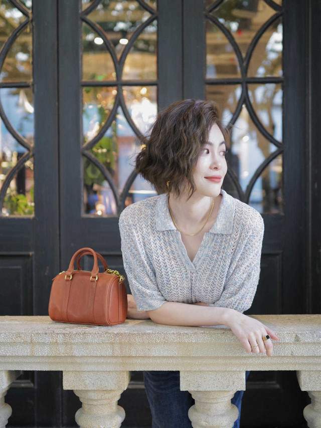 显得|秋季,针织衫怎么穿才高级?搭配半身裙或牛仔裤优雅洋气,超好看