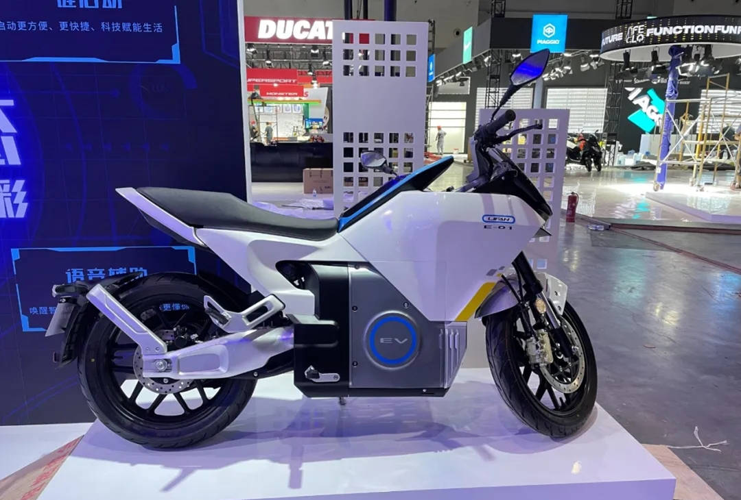 速度最快的电动摩托车是哪款 9d5aa8b87bbd445585a7e9fa62fcb57b.jpeg
