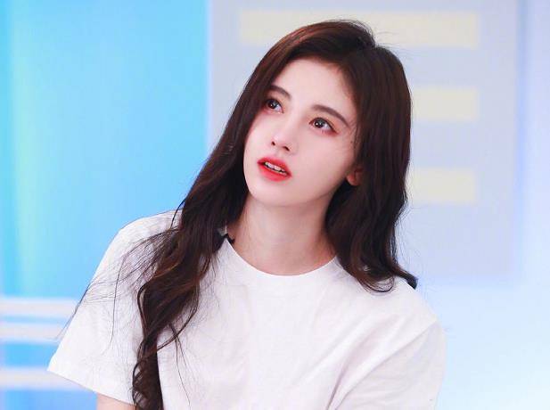 电器半年报 原创本以为鞠婧祎够好看了 看到鞠婧祎妈妈照片 才知道啥叫基因强大