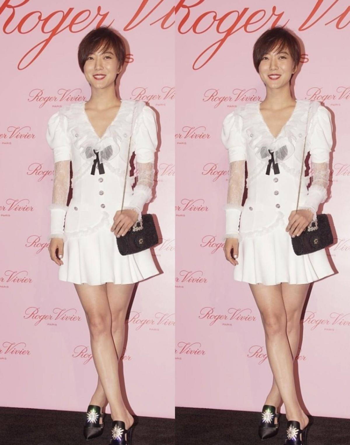 王珞丹|王珞丹和欧阳娜娜还挺反差的，相差16岁，但穿衣风格像是反过来了