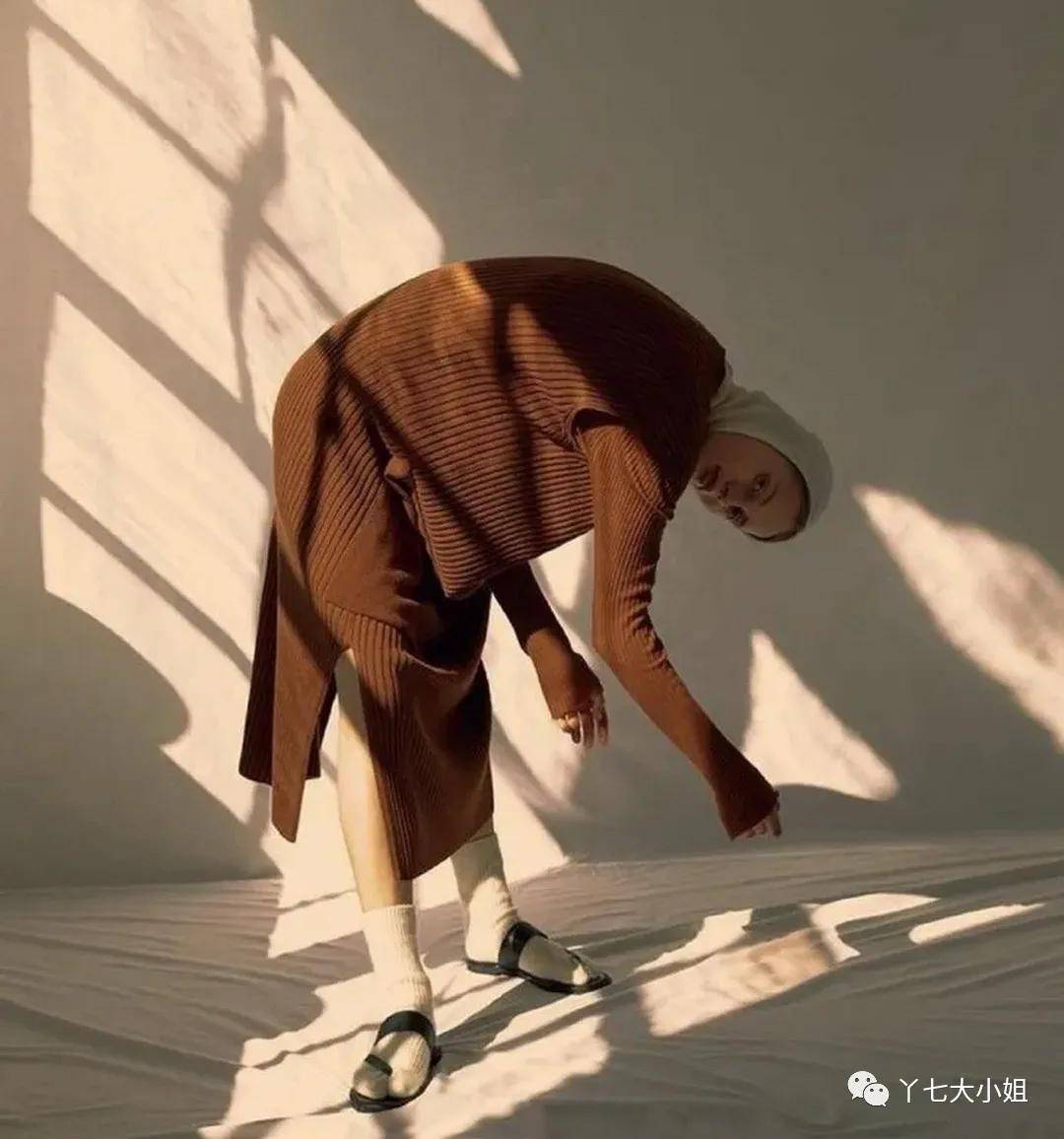 丁香紫|今天秋冬,一定要pick这两个颜色:丁香紫+市区褐