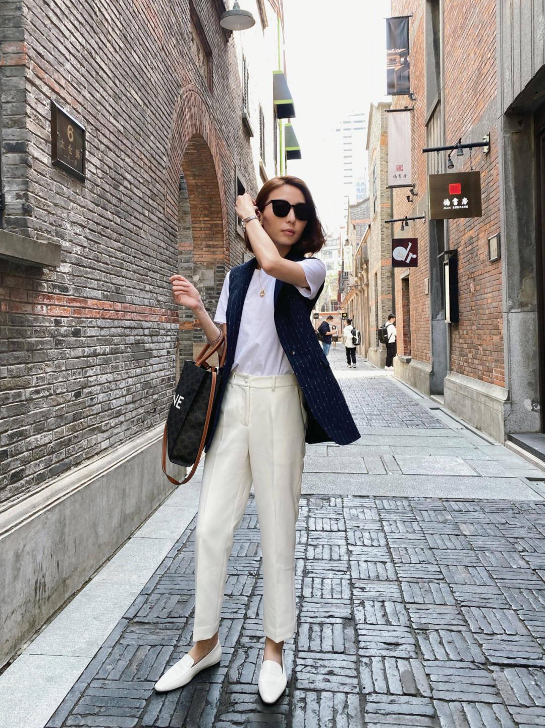 职场|职场女性穿搭很沉闷？掌握以下这几套搭配，初秋也能焕发优雅光彩