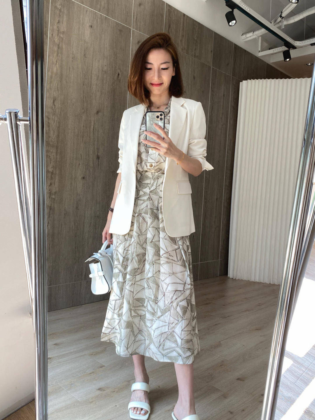 职场|职场女性穿搭很沉闷？掌握以下这几套搭配，初秋也能焕发优雅光彩