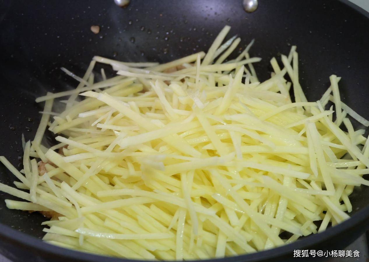 土豆丝怎么做好吃不增油 e189f12bd4c5409c8acef181aee0dcd9.jpeg