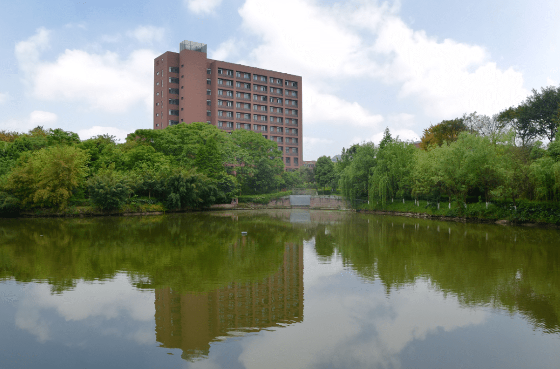 重庆一所本科大学招生“爆冷”，缺额931人，主要原因有3点！