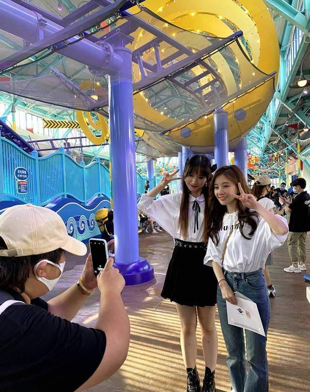 时间|偶遇冯提莫！有观众爆出生图且兴奋表示：真人比上镜更好看！