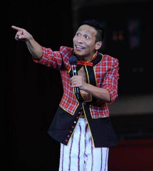 舞台|第一次上春晚就忘词，为拖延时间，瞎编了一句台词却火遍全国