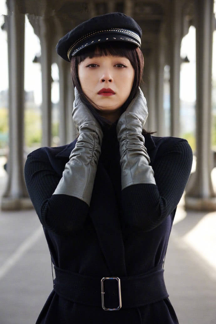 原创蒋欣厉害呀!这么紧的皮靴也塞得下,体重90斤我信了!