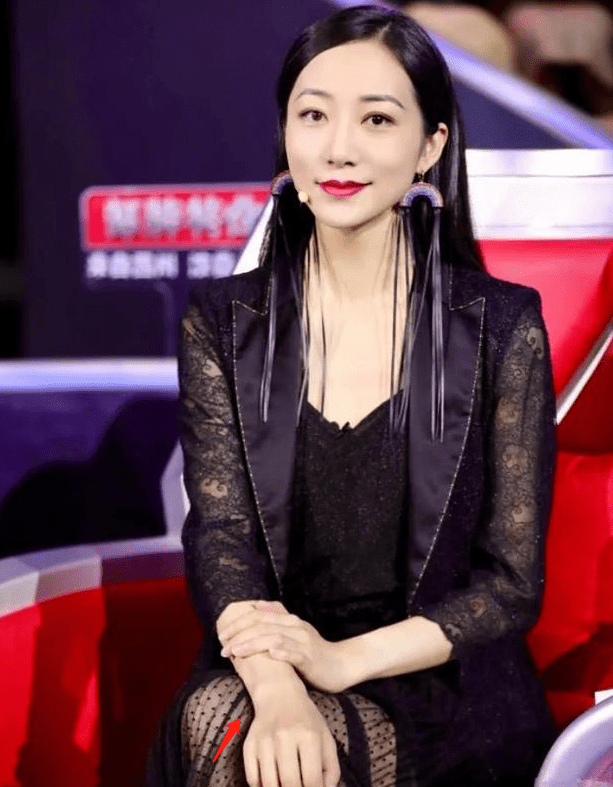 黑色|韩雪够狠!连“半袜半鞋”都敢穿出门,普通人真不敢尝试!