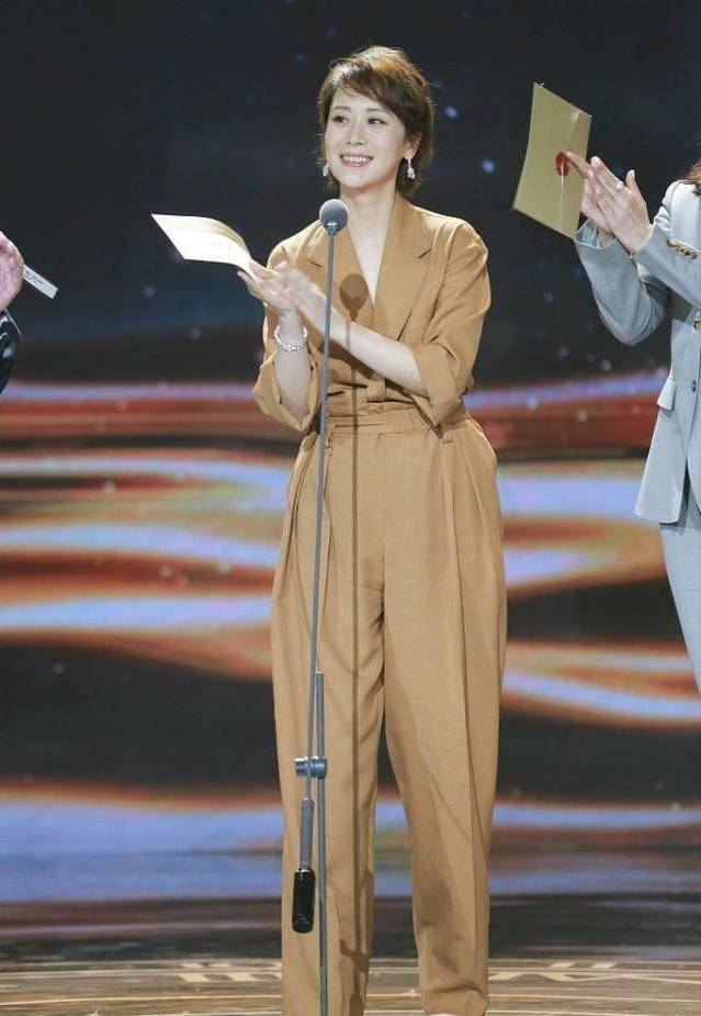 海清|气质型女人更适合“同色系”穿搭，优雅又高级，看宋佳海清就知道