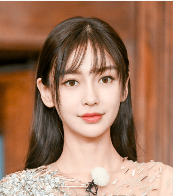 杨颖|被“齐刘海”坑过的女星们，明明是美艳大气，有刘海就成土气小妹