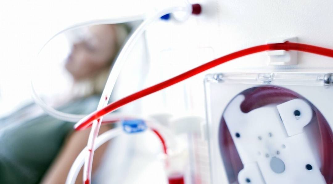 肾脏|身体出现4种症状，可能尿毒症已“上门”，如何护肾？给出2个建议