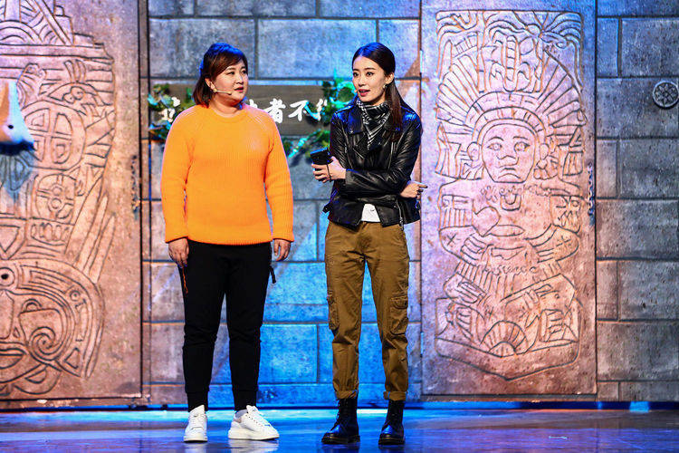 冯巩|她是杨幂的同窗好友，被冯巩带上春晚走红，如今成却喜剧女神！