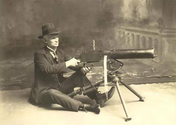 (上图) 约翰·摩西·勃朗宁(john moses browning,1855年1月21日