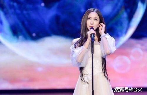 生活|脸部肿胀被疑整容过度,直播卖货销量冲第二,娄艺潇要转行当网红吗?