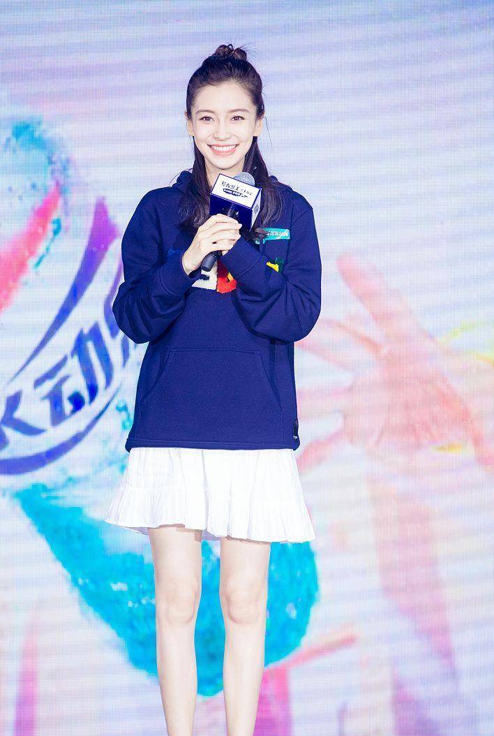短裙|奔四女人别总穿牛仔裤，学陈数这样搭，优雅时髦更显气质