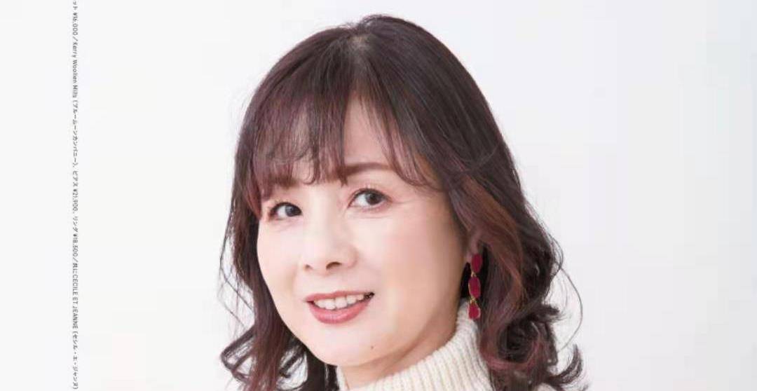 发型|四五十岁女人烫什么发型洋气减龄？端庄大气的搭肩烫，时髦有气质
