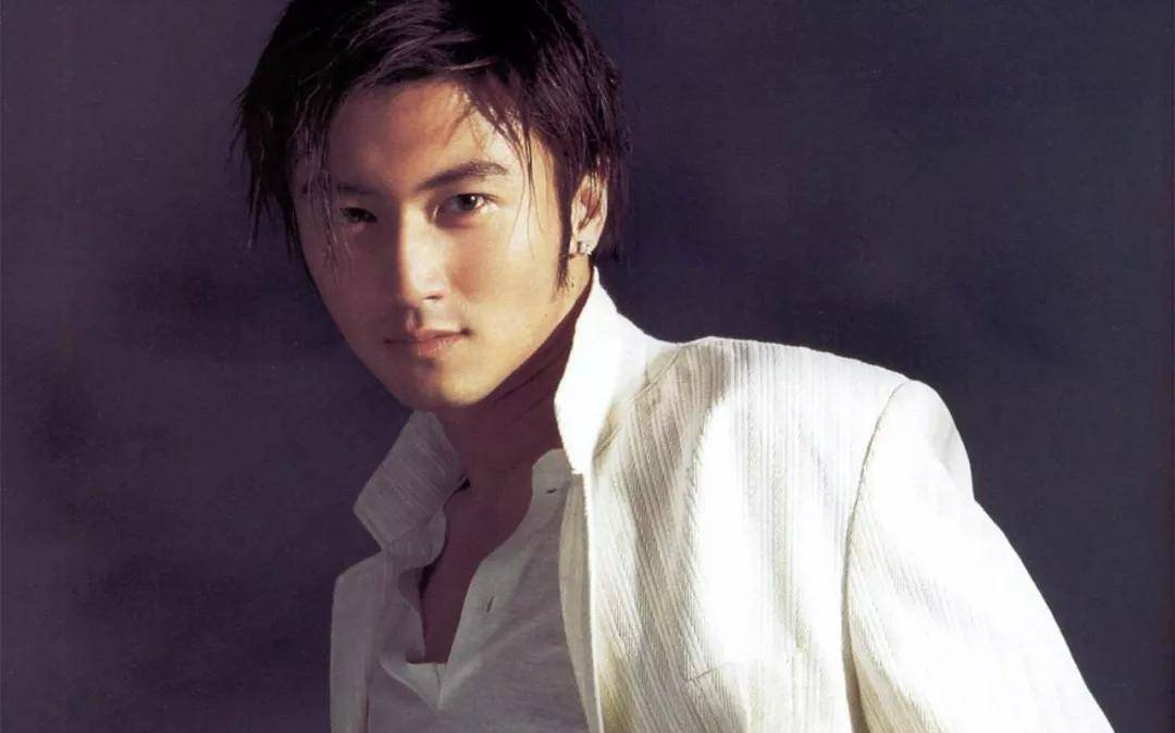 说法|谢霆锋正申请退出加拿大国籍，是为了躲避限籍令？别再误导大家了