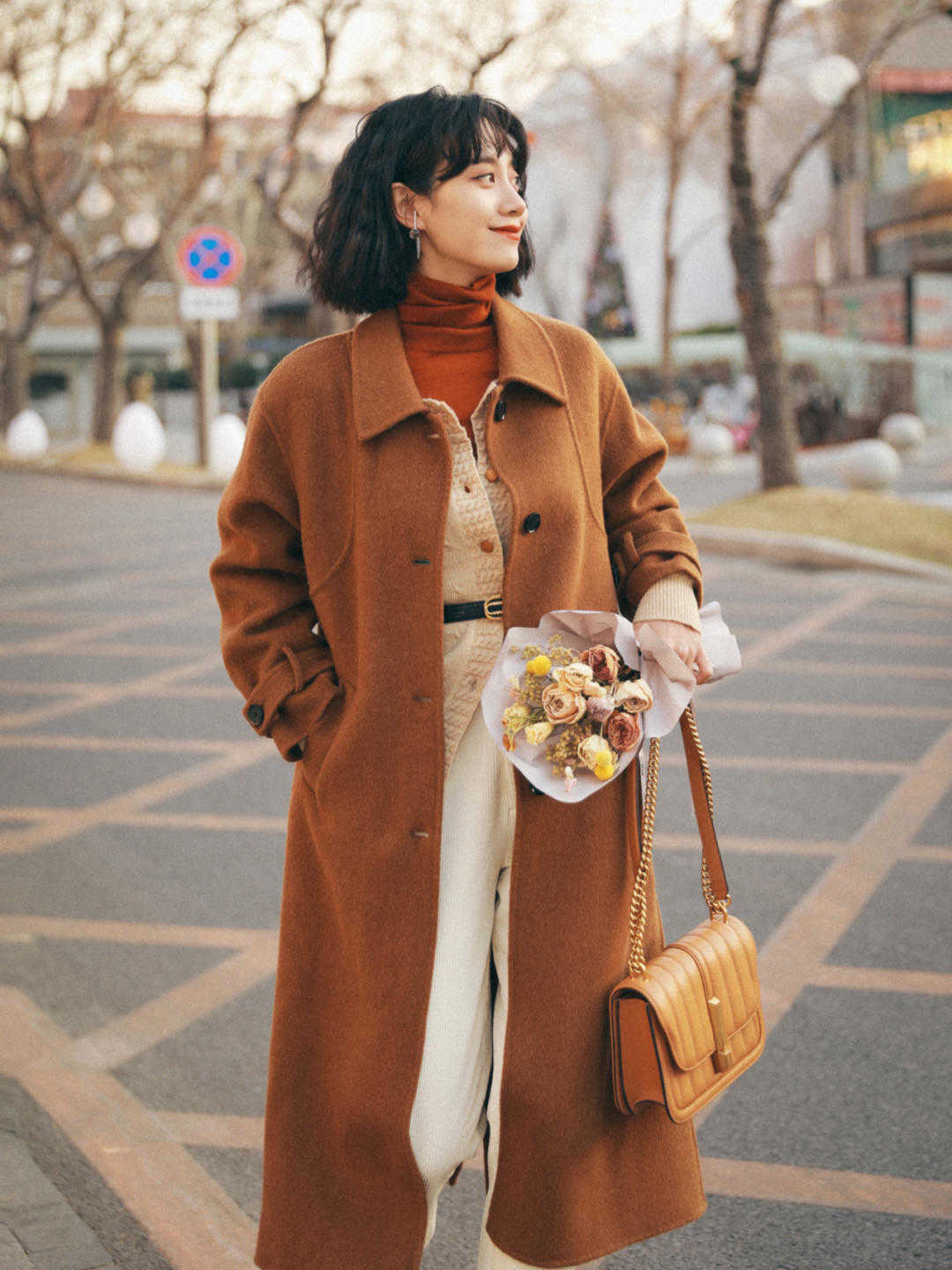 天气|秋冬如何穿出高级感？大衣搭配烟管裤保暖舒适，气场全开还时髦