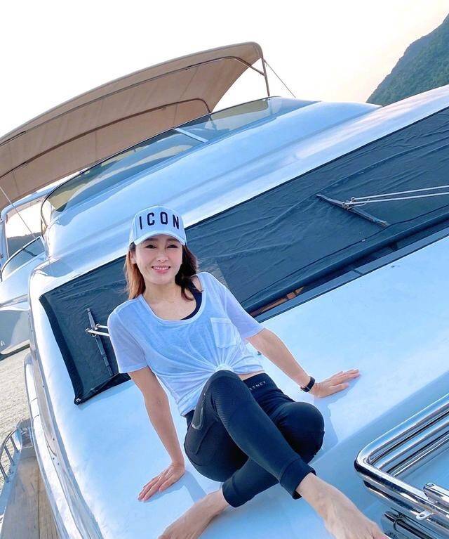 黎姿|人到中年就要像黎姿这样，在穿搭中用“减法”，在什么场合都适用