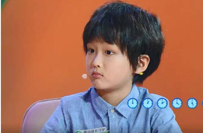 何一|“8岁了，还不会穿衣服”：保姆式育儿究竟害了谁？