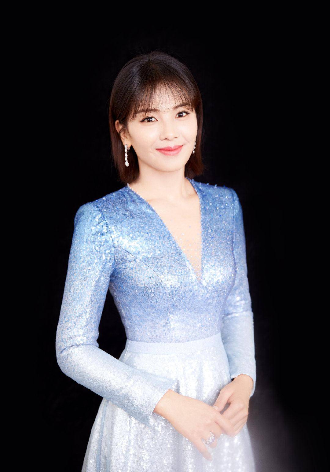 女士|刘涛剪短发太美了，穿星空裙风采不减当年，41岁看着像20岁