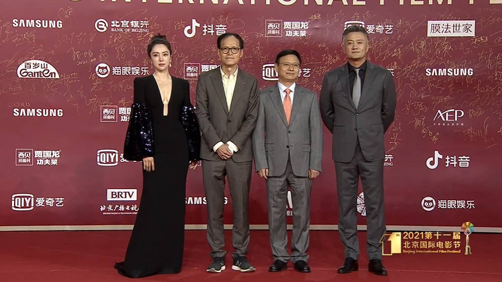 设计|北影红毯看点多,佟丽娅如仙女下凡,董璇深U性感,还有新人爆红