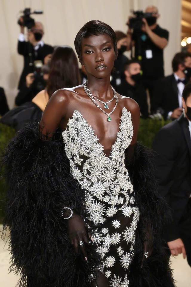 Rihanna|有群芳斗艳也有群魔乱舞！来看九月Met Gala红毯有哪些神仙与妖怪