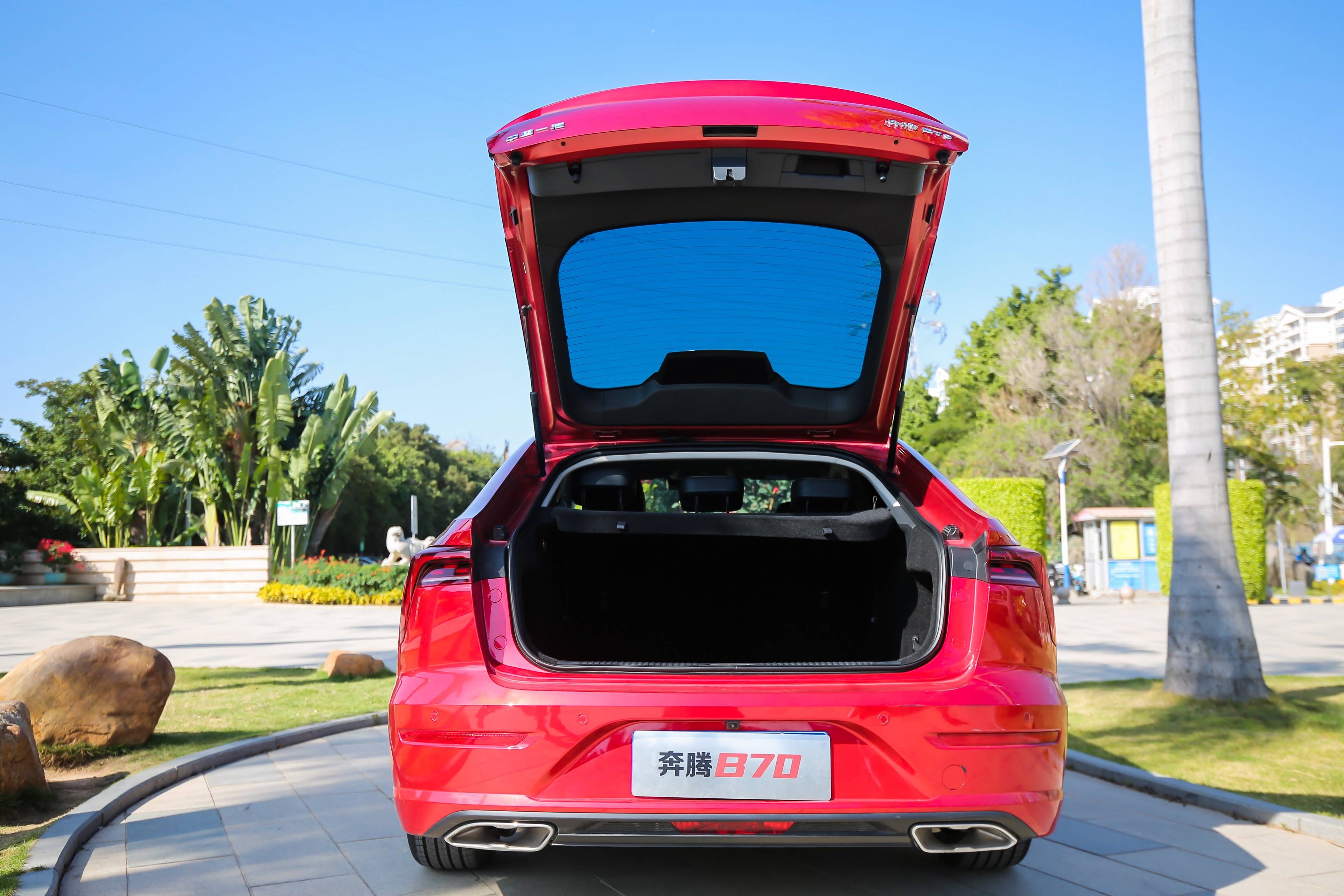 用轿跑的标准造家轿这就是全新第三代奔腾b70