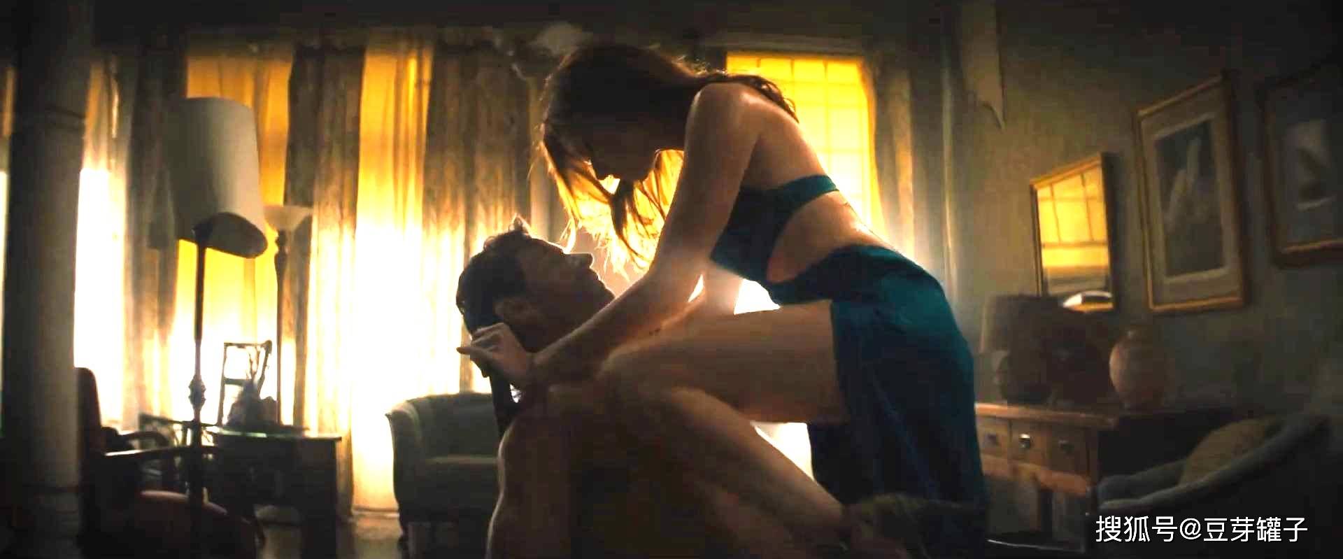 电影|《追忆迷局》:狼叔和吴彦祖主演科幻片,惊悚外皮之下藏浪漫结局