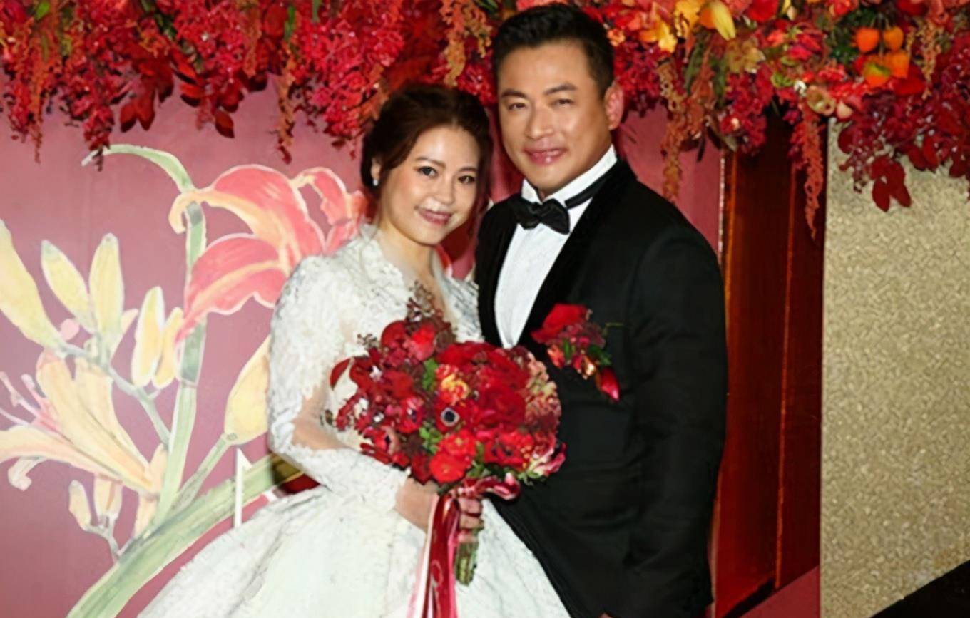 江宏恩庆50岁生日,夫妻挑战铁人三项,游泳时爱妻突然心脏不适_妻子