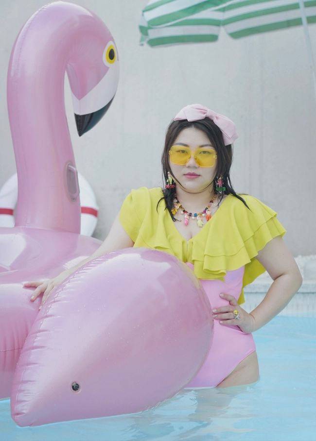 设计|“大码女孩”的快乐你不懂？穿泳衣扮“甜心”，肉肉身材太可爱