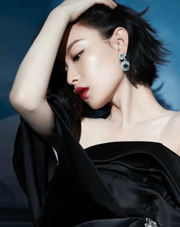 白女士都是淡颜，为什么赵露思化妆比素颜丑，乔欣却能撑破颜值天花板？