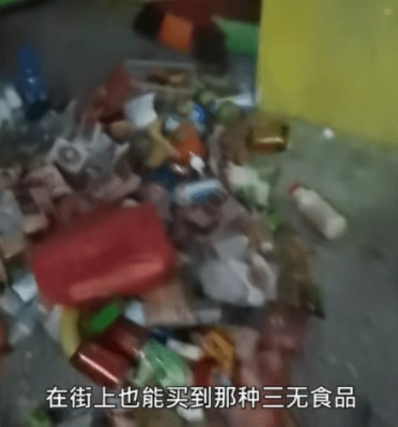 食品|继“喝11瓶奶”事件后，又有学校保安没收月饼，扔了一地让人心疼