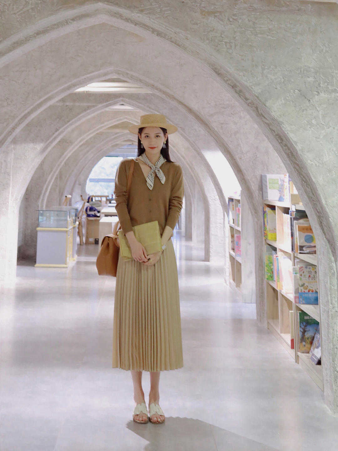 马甲 适合30岁普通女性的日常通勤风，针织马甲搭配直筒裤，简约又大方