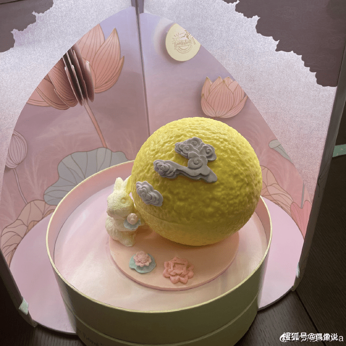 带着|方媛晒中秋节全家福！55岁郭富城帅气出镜，两个女儿穿旗袍超可爱