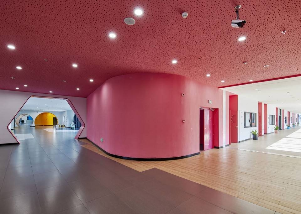 设计|幼儿园和小学一体的贵族学校，这设计真绝！