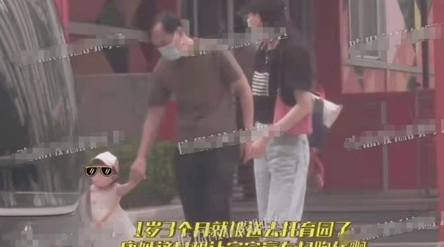 亮点 唐嫣1岁女儿正脸终于曝光！穿纱裙放学回家，完美继承妈妈的颜值