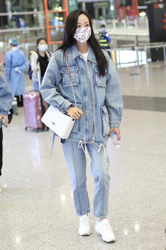 什么 37岁韩雪少女感不减,穿牛仔留黑长直气质清纯,素颜状态更耐看