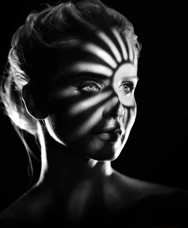 他用令人难以置信的艺术眼光,寻找完美的角度,玩弄光与影_作品