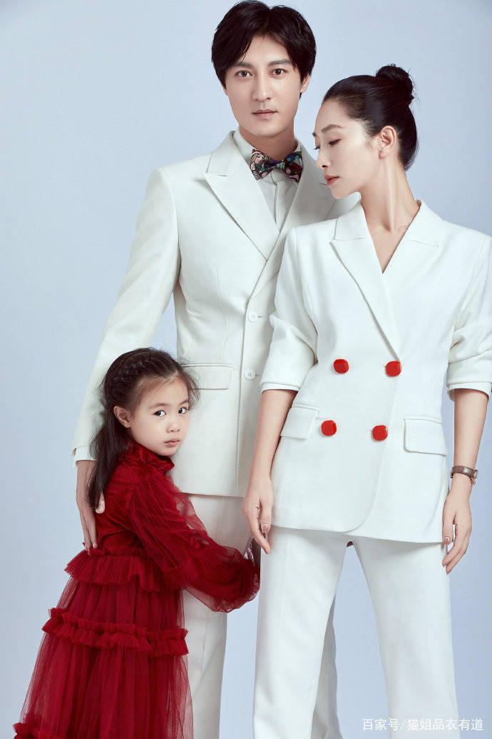 陶昕然 “安陵容”扮演者晒全家福，84斤穿西装仍有气场，女儿模样像爸