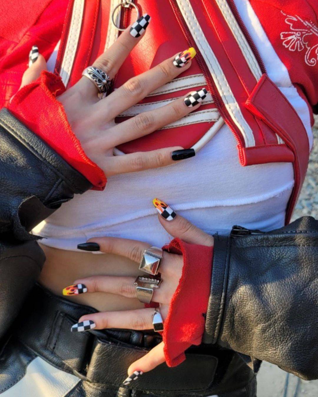 韩星|来看看韩星御用美甲师PARK EUN KYUNG为LISA设计的美甲