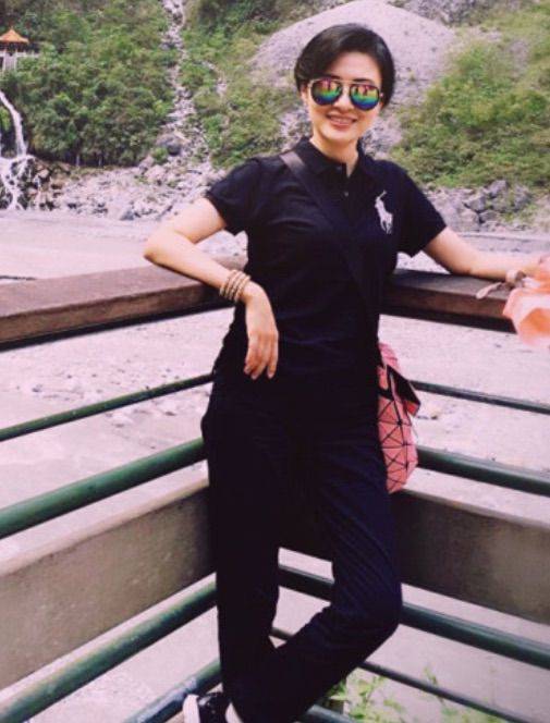 漂亮 周涛被刻意美化成气质女神,素颜很大众并不漂亮,就是普通老人!