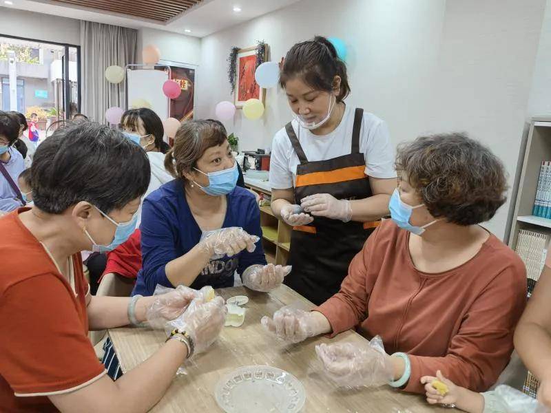 节日|吃月饼、做灯笼……航天基地这样欢度中秋佳节！