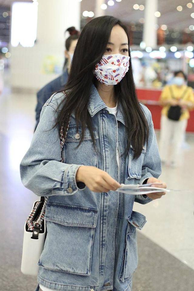 什么 37岁韩雪少女感不减,穿牛仔留黑长直气质清纯,素颜状态更耐看