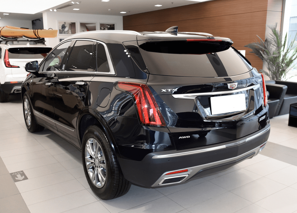 凯迪拉克又怼奔驰glc,现降价6万,选它就对了