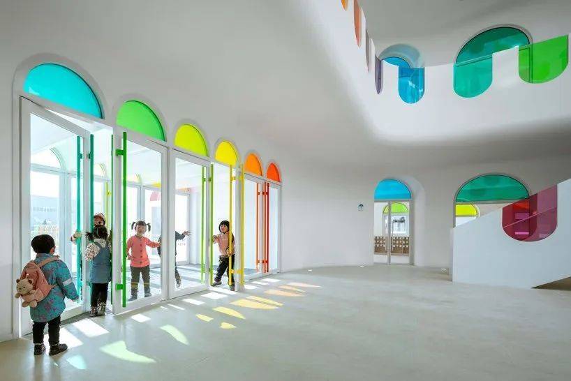 设计|幼儿园设计：看光和色彩在幼儿园设计里施展魔法
